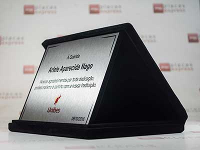 Placa de homenagem